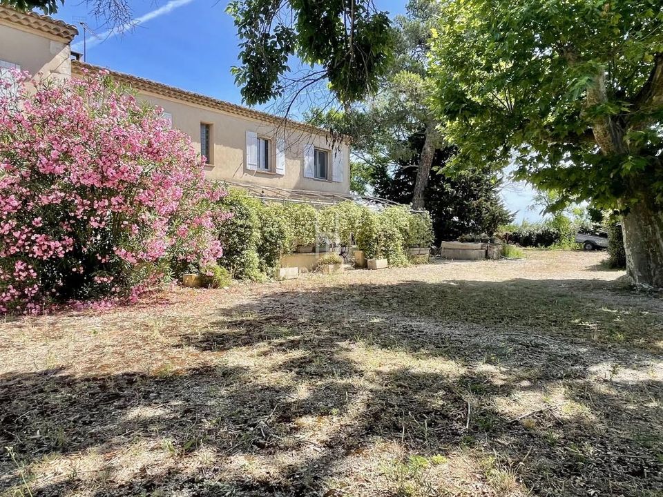 Villa in Arles, Bouches-du-Rhone - foto 2