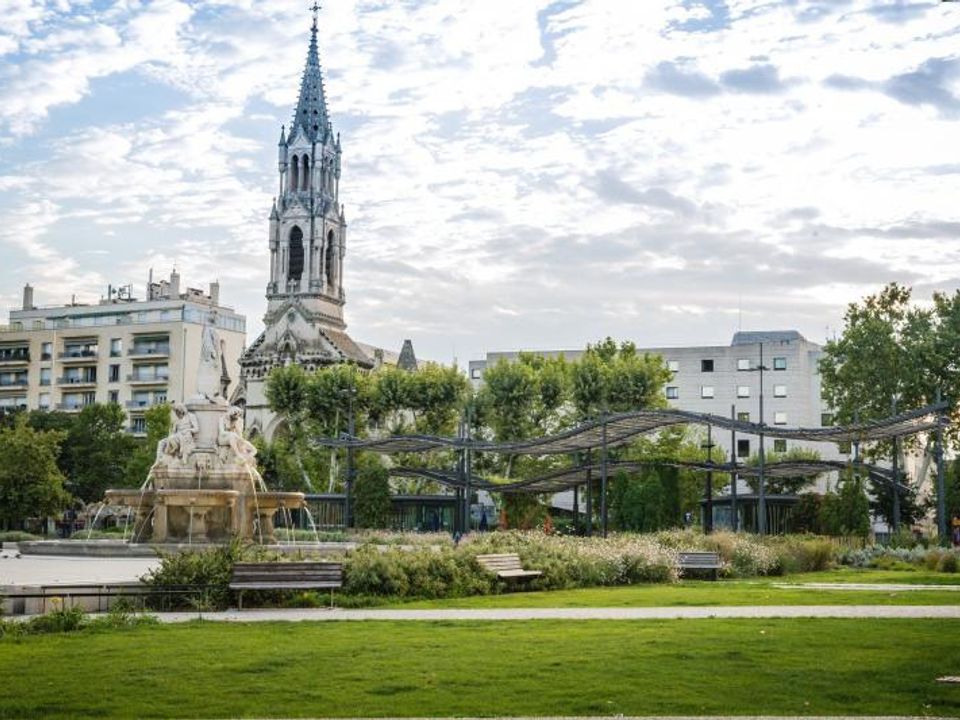 Helårsgrund i Nimes, Gard - foto 3