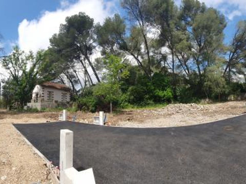 Helårsgrund i Nimes, Gard - foto 4