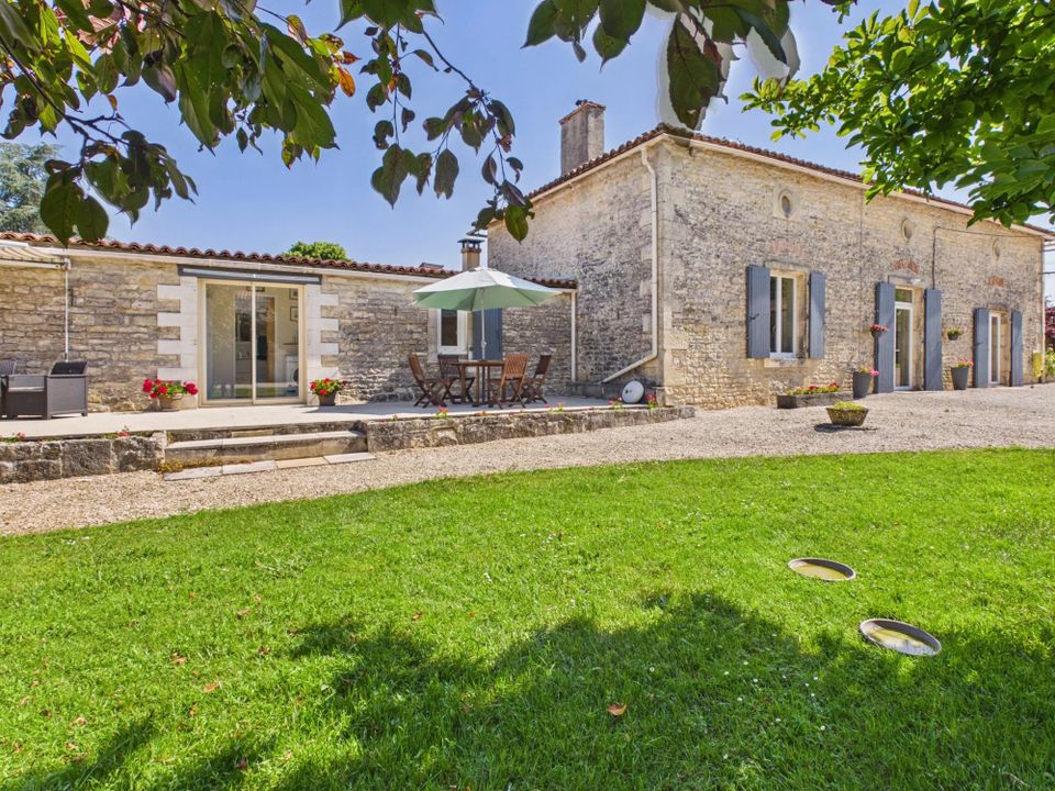Villa in Limalonges, Deux-Sevres - foto 1