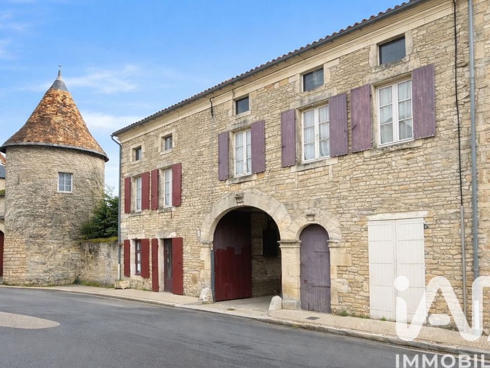 Erhvervsejendom i Villefagnan, Charente - foto 1