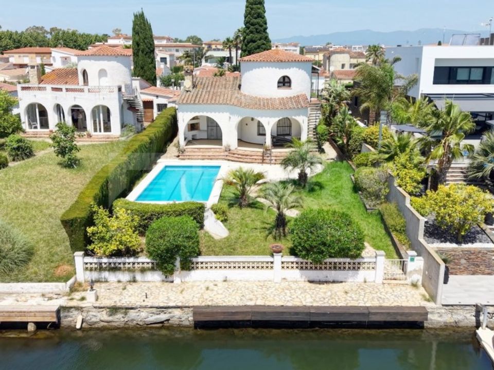 Villa i Empuriabrava, Gerona - foto 1