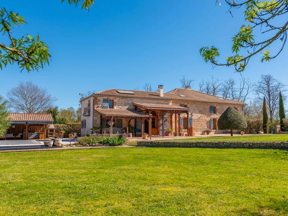Villa in Saint-Nicolas-de-la-Grave, Tarn-et-Garonne - photo 1
