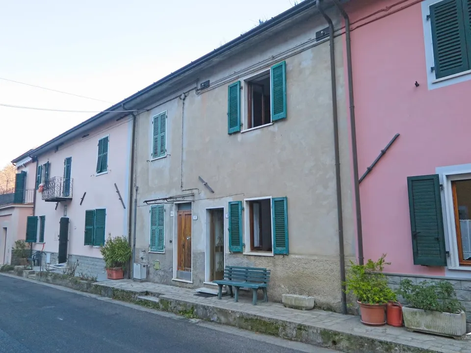 Casa adossada a Fivizzano, Massa and Carrara - foto 1