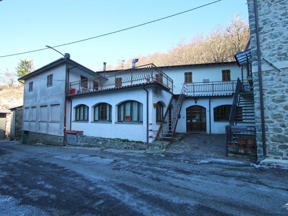 Erhvervsejendom i Fivizzano, Massa and Carrara - foto 1