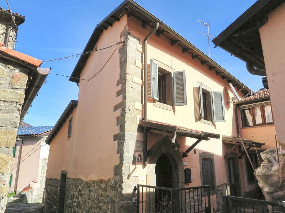 Casa adossada a Fivizzano, Massa and Carrara - foto 1