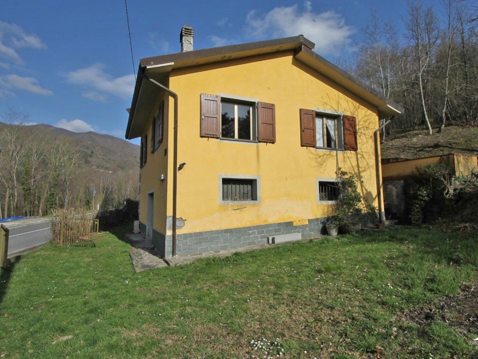 Villa - Fivizzano, Massa and Carrara - photo 1