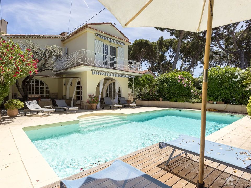 Villa a Antibes, Alpes-Maritimes - foto 1