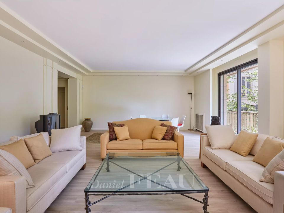 Apartment in Paris, Paris - photo 1