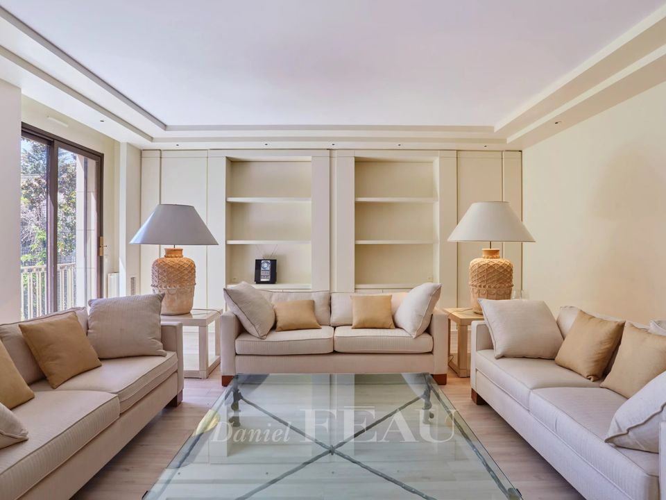 Apartment in Paris, Paris - photo 2