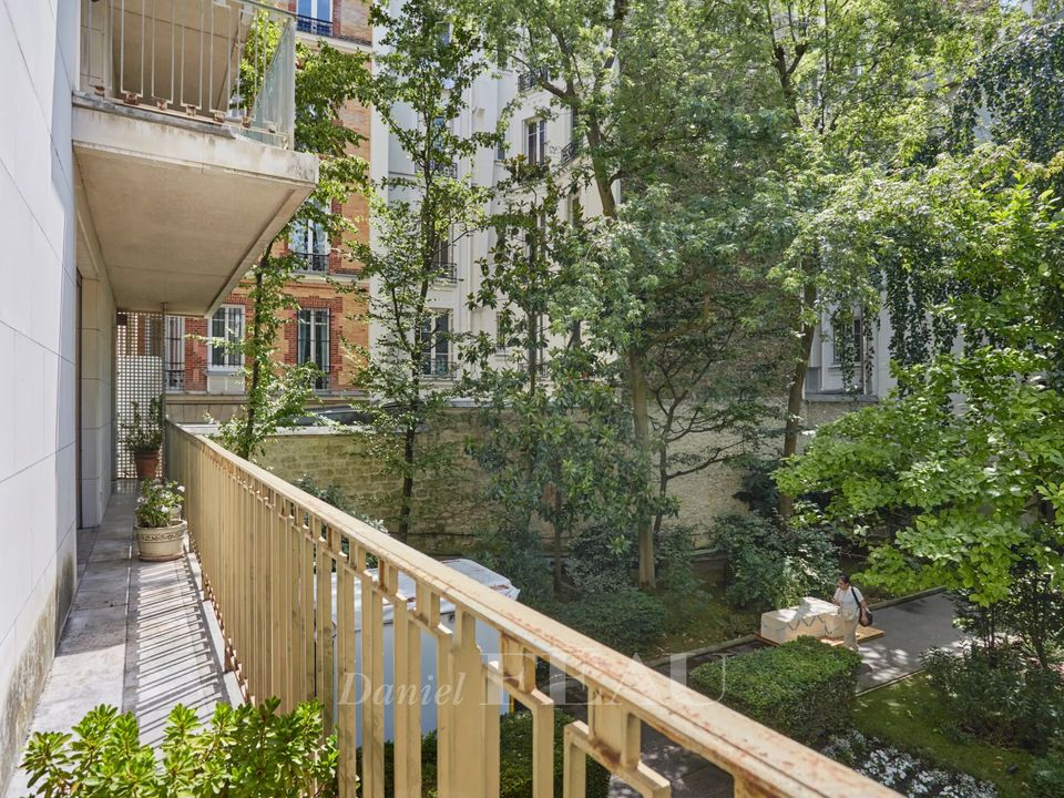 Apartment in Paris, Paris - photo 3