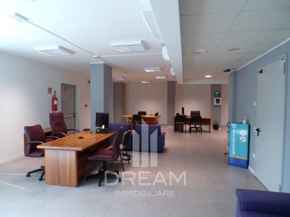 L'establiment comercial a Cagliari, Cagliari - foto 2
