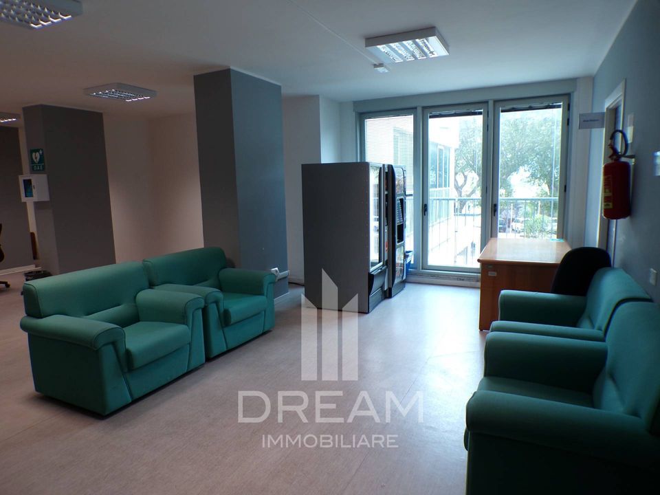 L'establiment comercial a Cagliari, Cagliari - foto 3