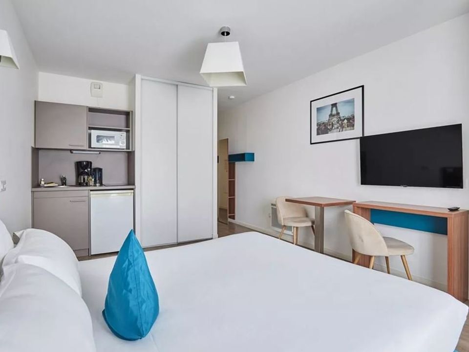 Erhvervsejendom i Rueil-Malmaison, Hauts-de-Seine - foto 3