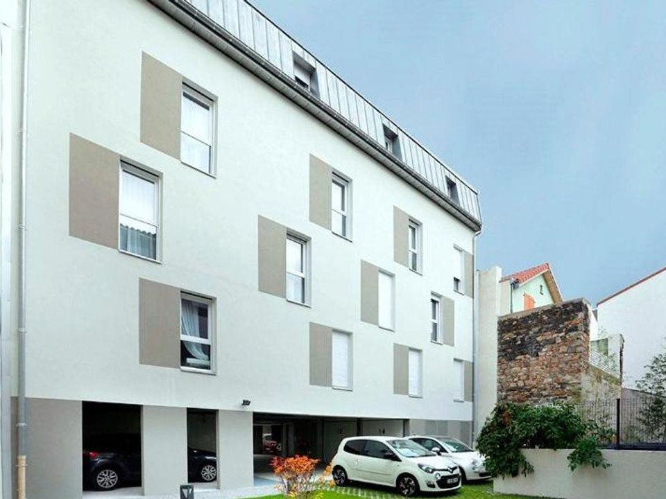 Erhvervsejendom i Clermont-Ferrand, Puy-de-Dome - foto 1