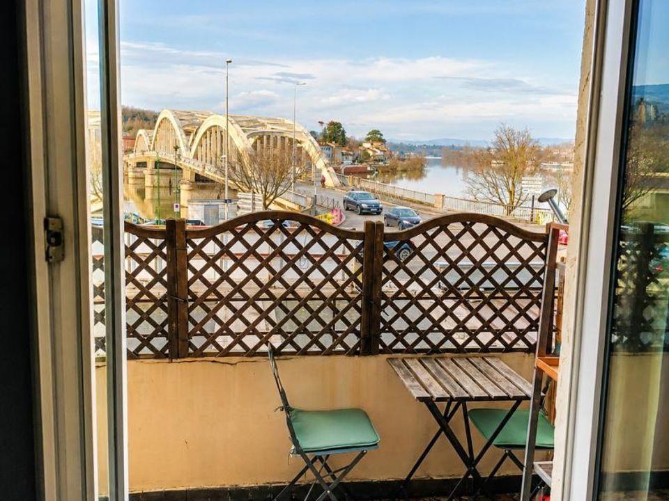 Lejlighed i Neuville-sur-Saône, Rhone - foto 1