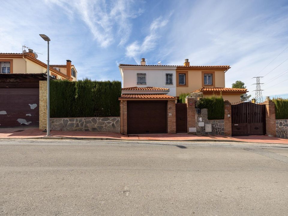 Casa adossada a Peligros, Granada - foto 1
