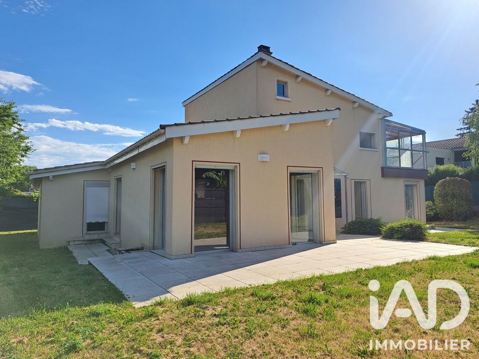 Villa i Sainte-Foy-les-Lyon, Rhone - foto 1
