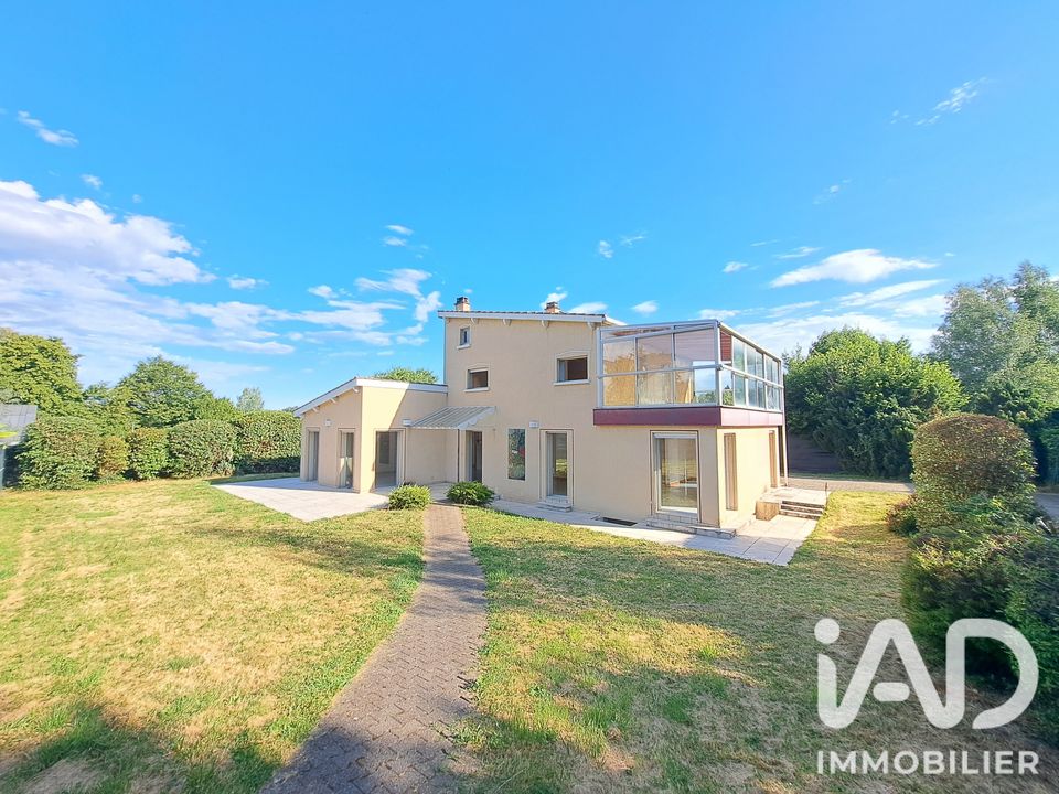 Villa en Sainte-Foy-les-Lyon, Rhone - foto 1
