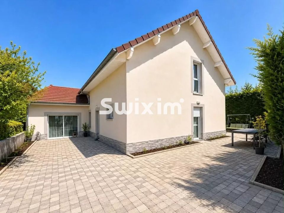 Villa in Lons-le-Saunier, Jura - foto 1