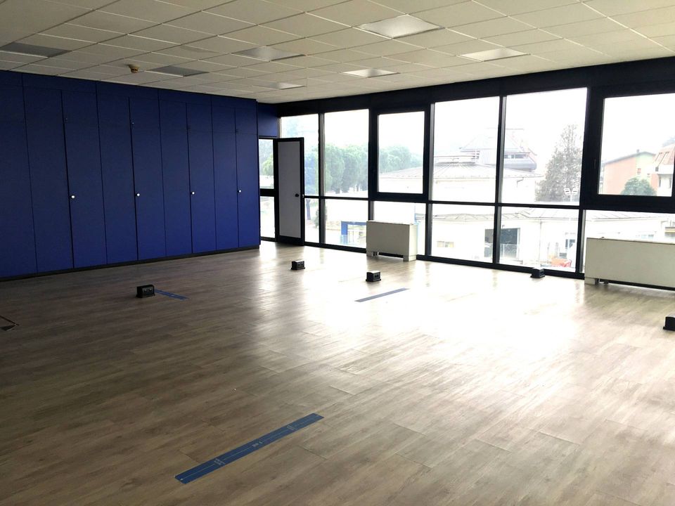 L'establiment comercial a Nerviano, Milan - foto 3