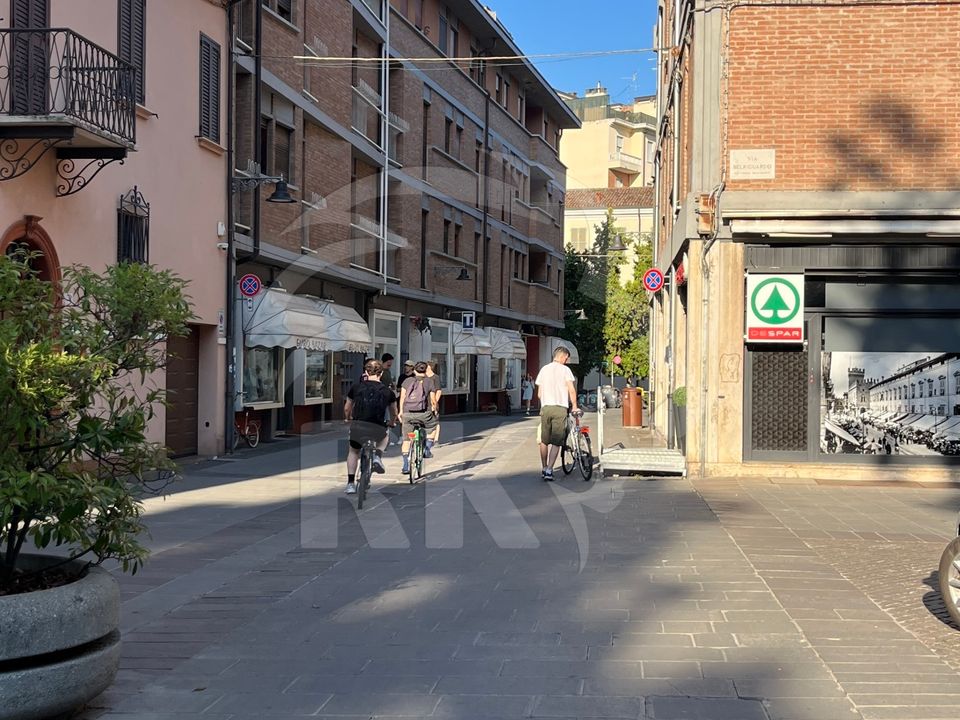 Erhvervsejendom i Ferrara, Ferrara - foto 1