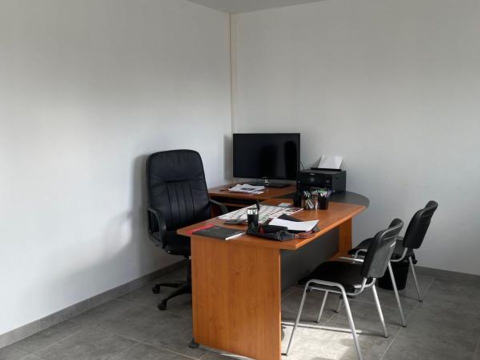 Commercial property in Erbray, Loire-Atlantique - photo 5