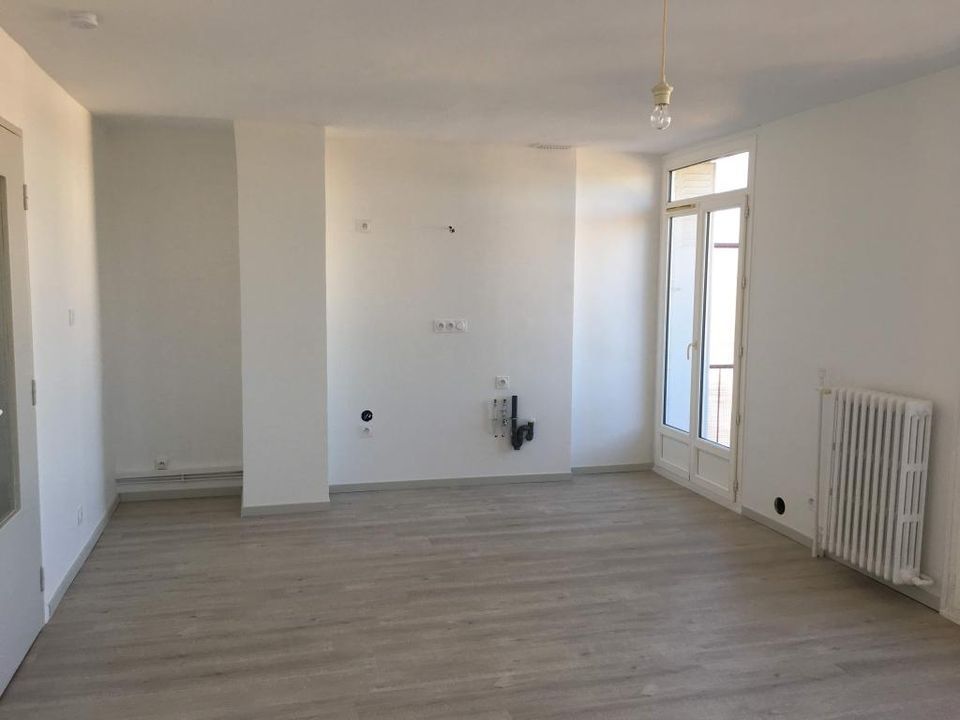 Apartment in Marignane, Bouches-du-Rhone - photo 2