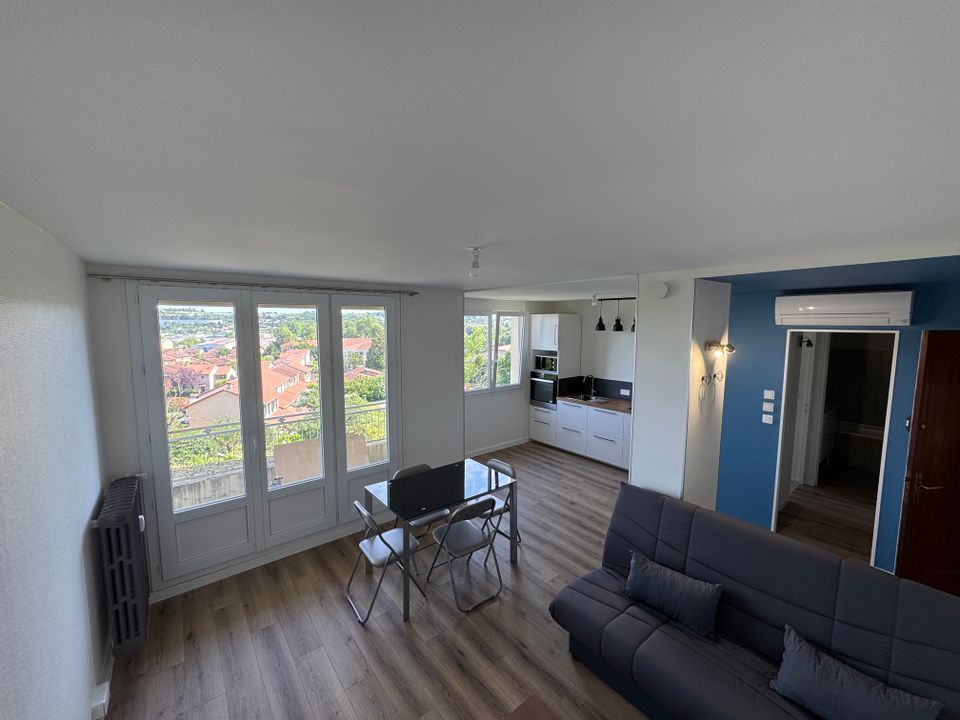 Lejlighed i Oullins-Pierre-Benite, Rhone - foto 1