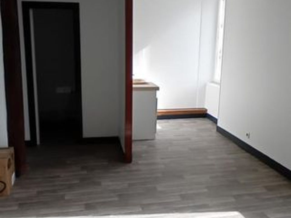Lejlighed i Chalus, Haute-Vienne - foto 1