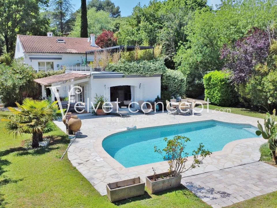 Villa i Roquefort-les-Pins, Alpes-Maritimes - foto 1