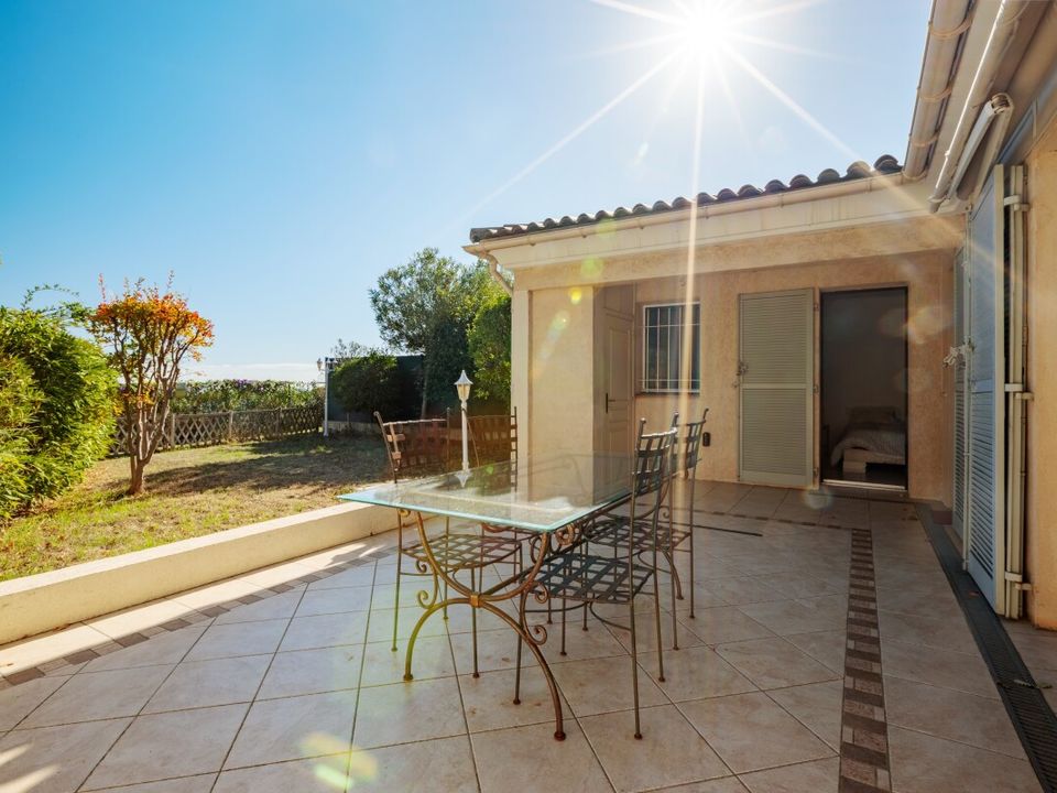 Villa i Villeneuve-Loubet, Alpes-Maritimes - foto 1