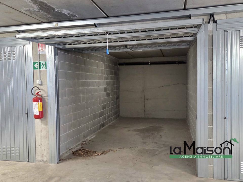 Estacionamento em Rivarolo Canavese, Turin - foto 1