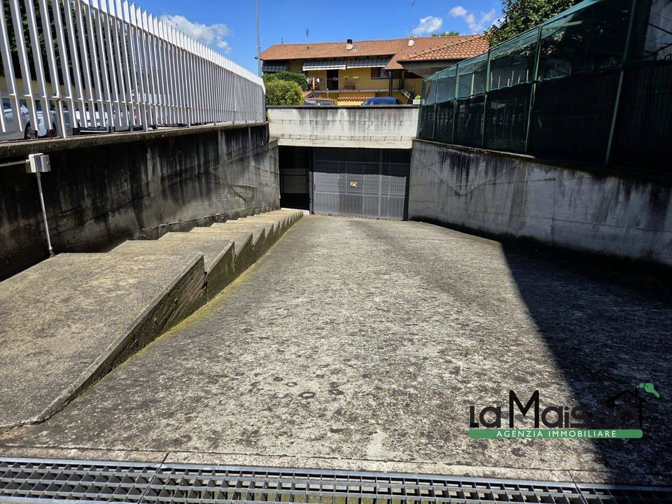 Estacionamento em Rivarolo Canavese, Turin - foto 2