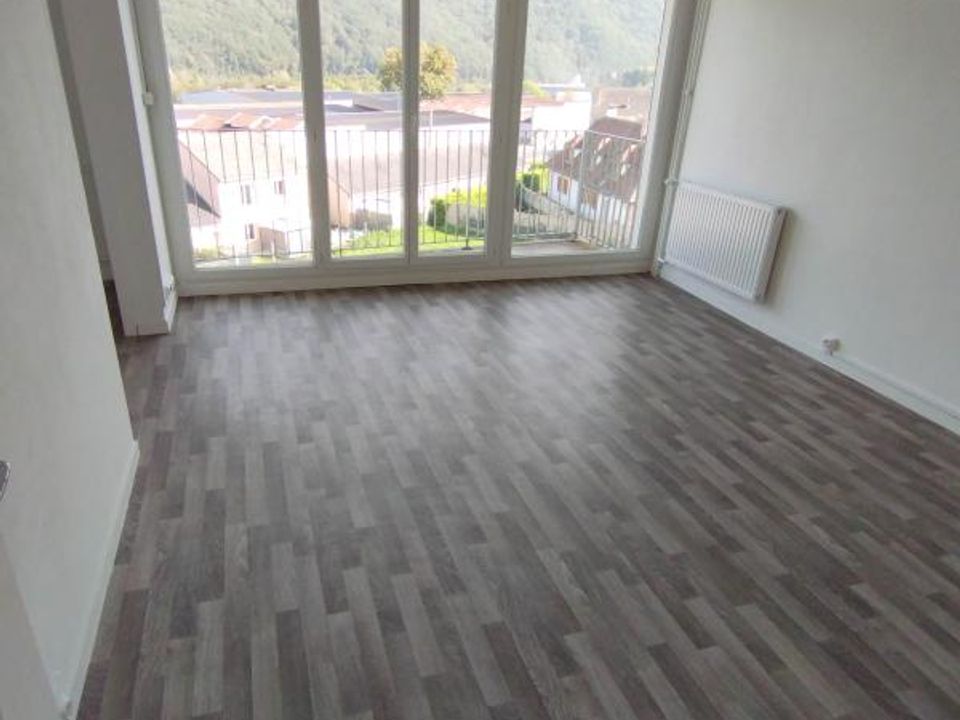 Lejlighed i Bogny-sur-Meuse, Ardennes - foto 1