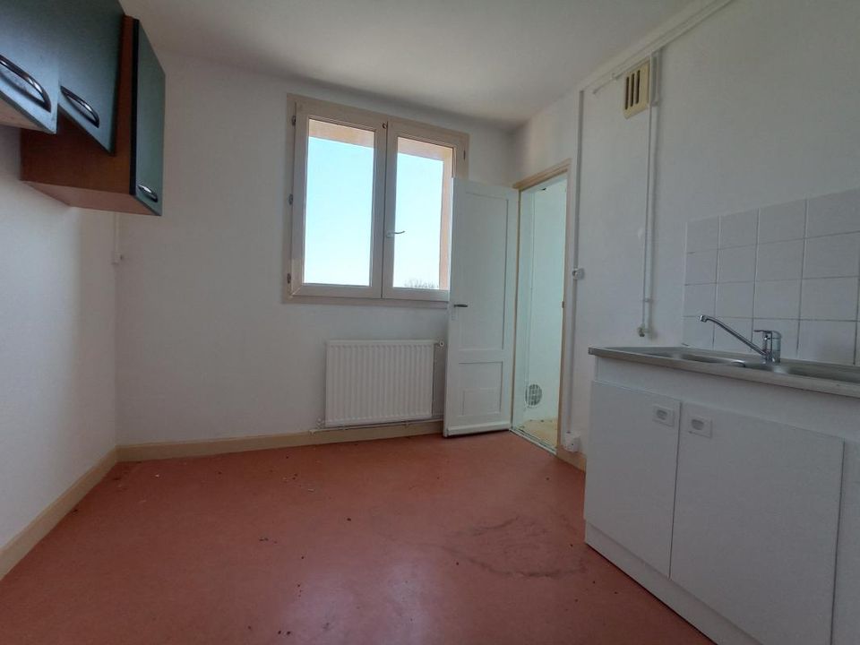 Apartment in Vouziers, Ardennes - photo 4