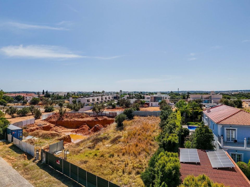 Helårsgrund i Quarteira, Faro - foto 1