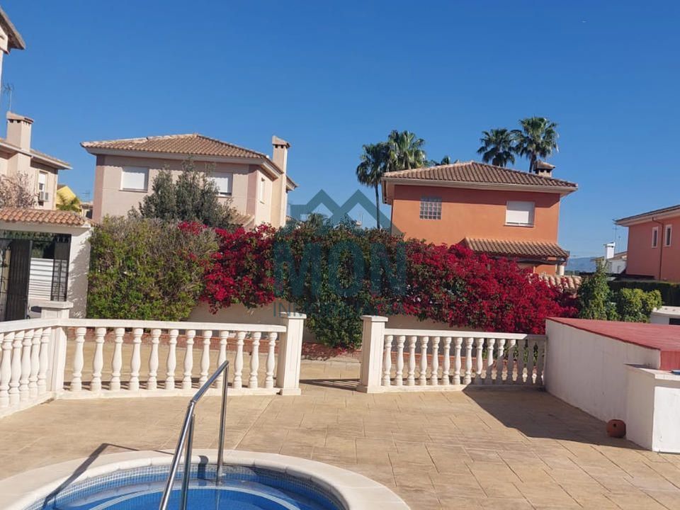 Villa in San Antonio De Benageber, Valencia - foto 2