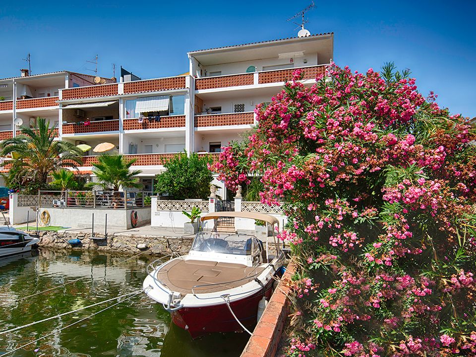 Lejlighed i Empuriabrava, Gerona - foto 1