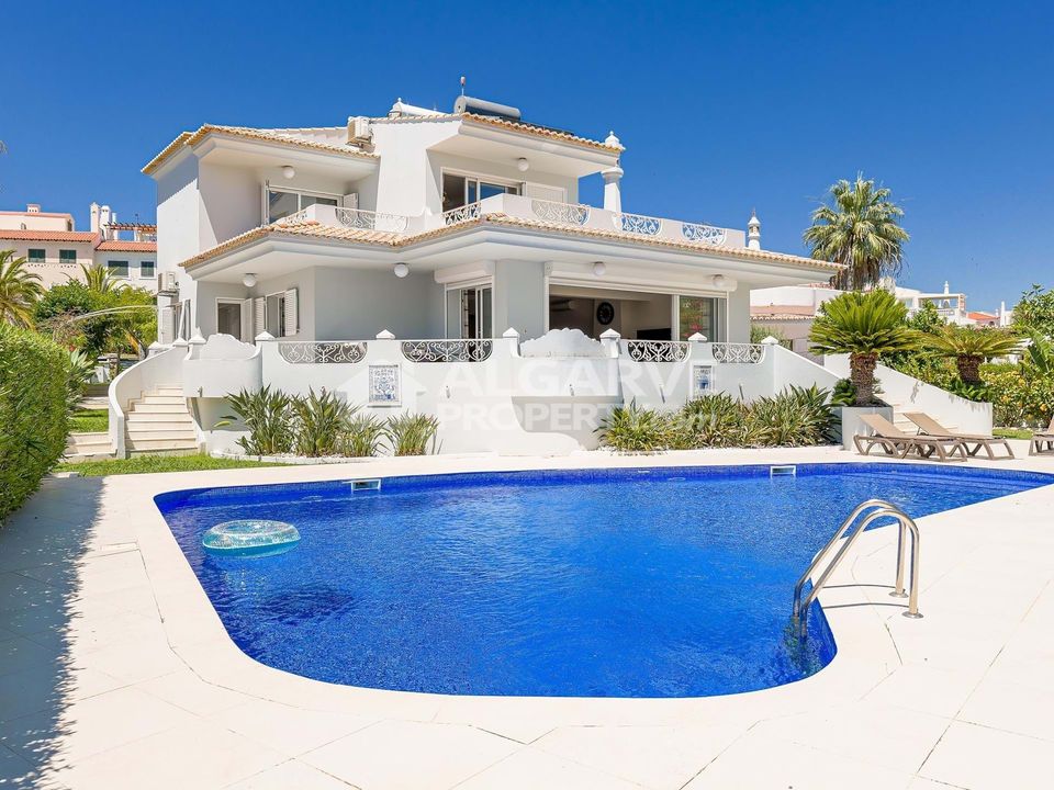 Villa i Quarteira, Faro - foto 1