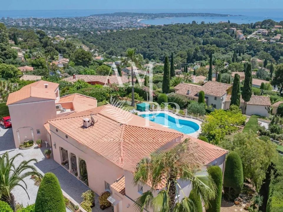 Villa i Vallauris, Alpes-Maritimes - foto 1