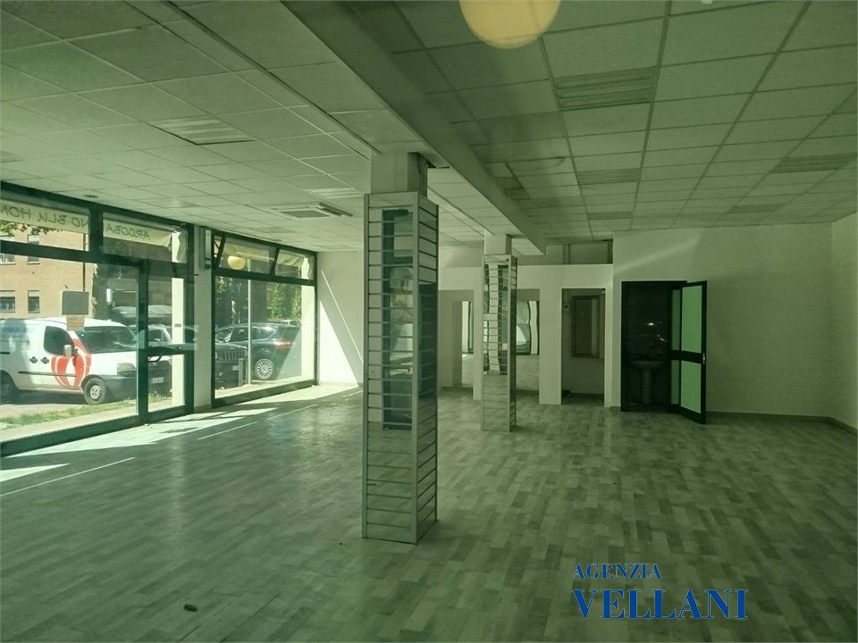 L'establiment comercial a Carpi, Modena - foto 2
