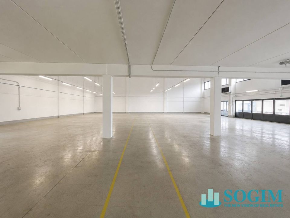 L'establiment comercial a Lacchiarella, Milan - foto 3
