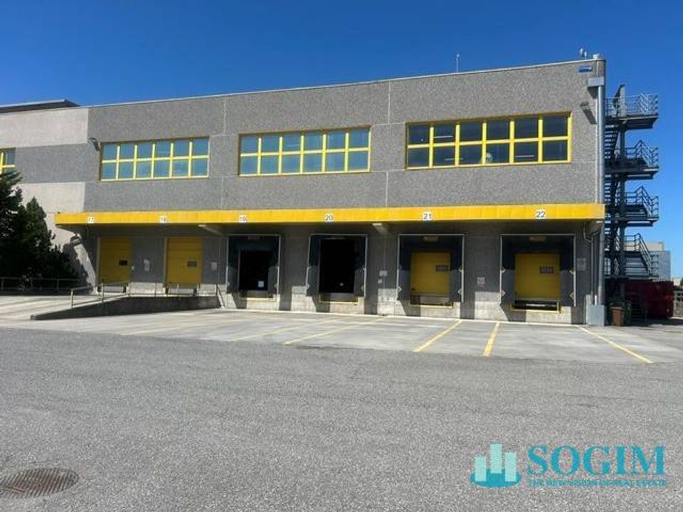 L'establiment comercial a Siziano, Pavia - foto 4