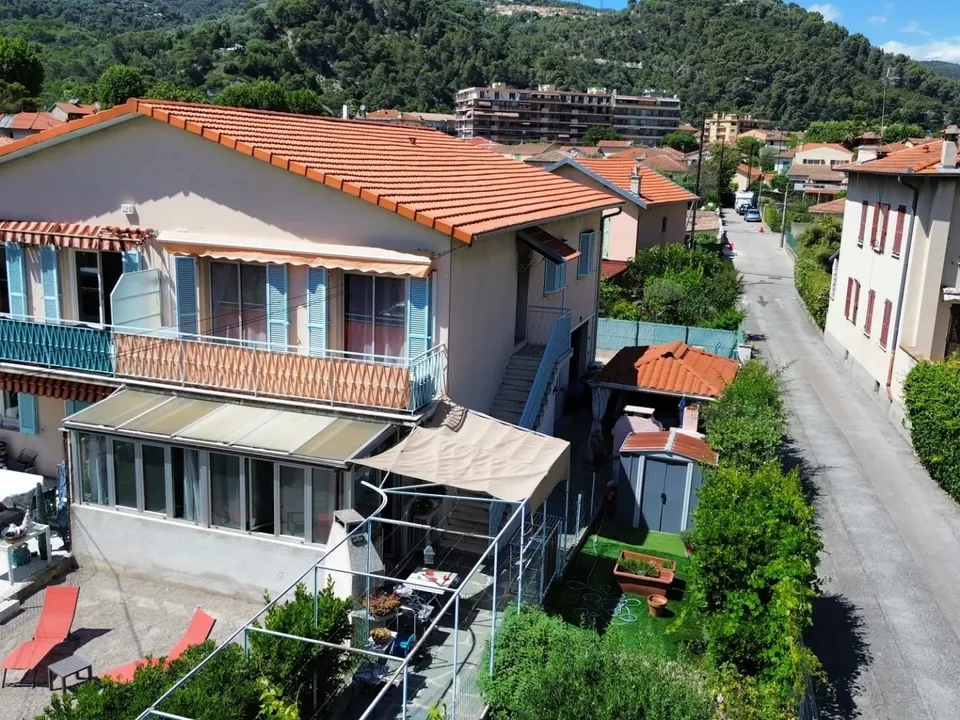 Villa in La Trinité, Alpes-Maritimes - foto 1