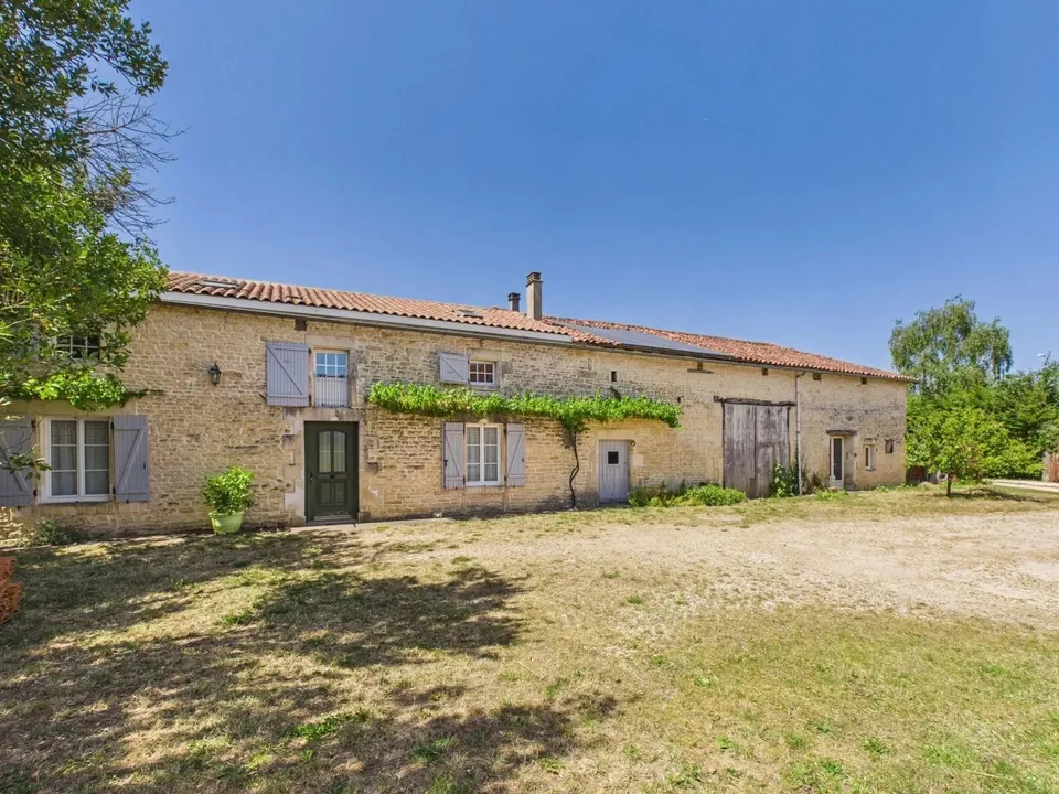 Villa en Salles-de-Villefagnan, Charente - foto 1