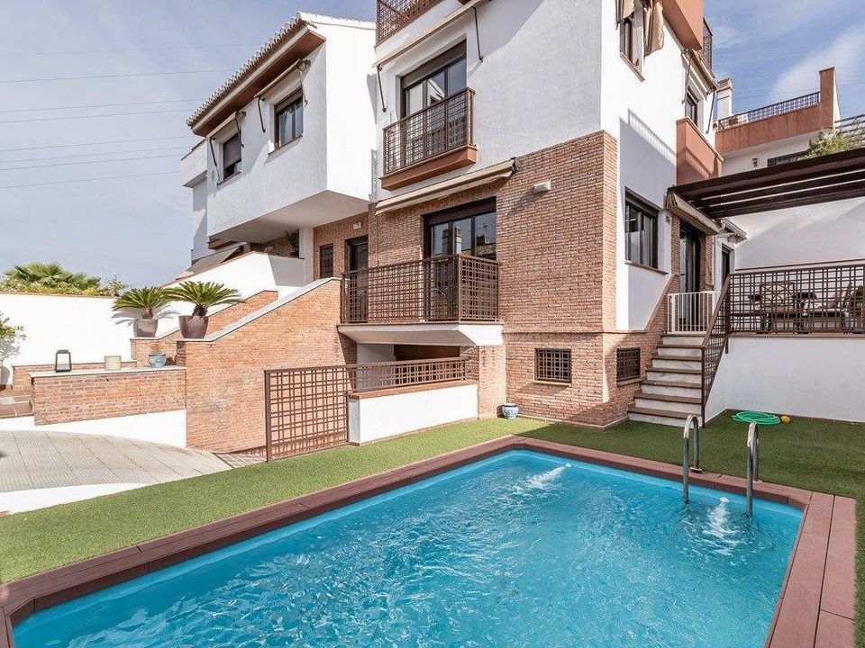 Villa in Huetor Vega, Granada - foto 1