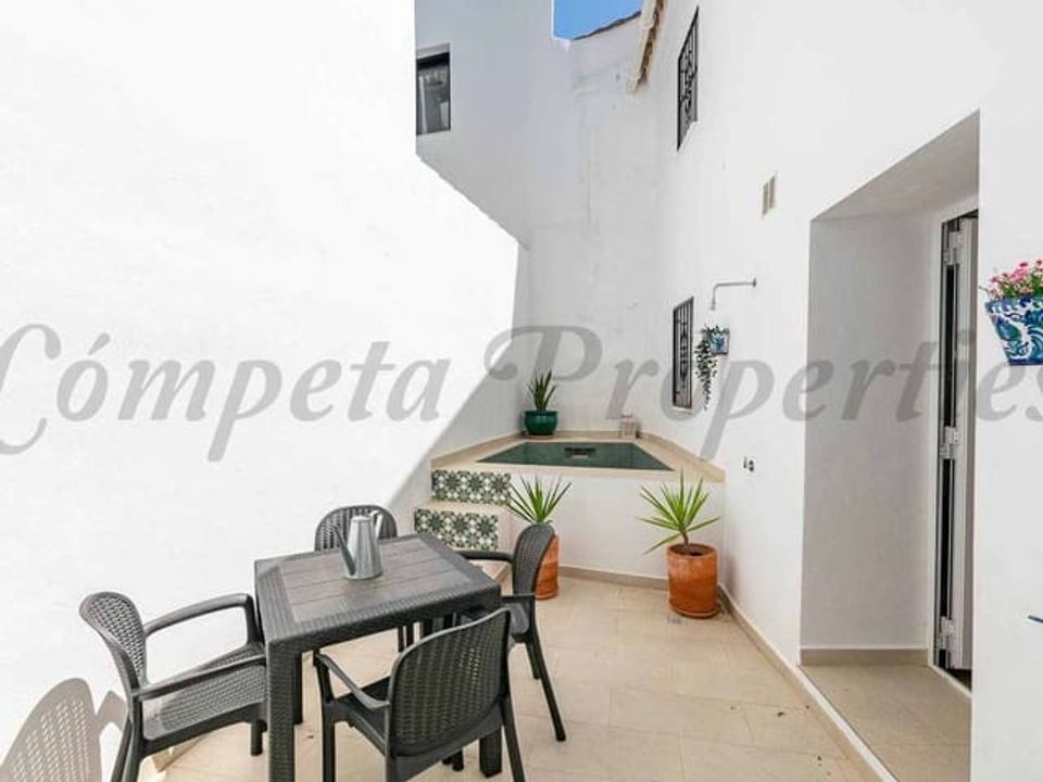 Town house in Canillas De Albaida, Malaga - photo 1