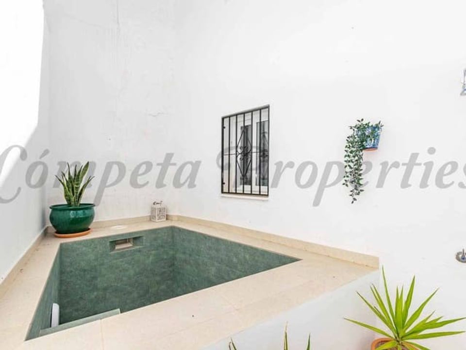 Town house in Canillas De Albaida, Malaga - photo 2