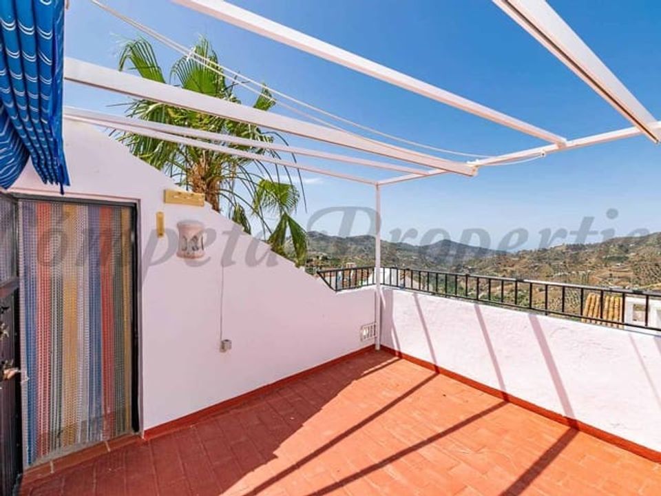 Town house in Canillas De Albaida, Malaga - photo 3